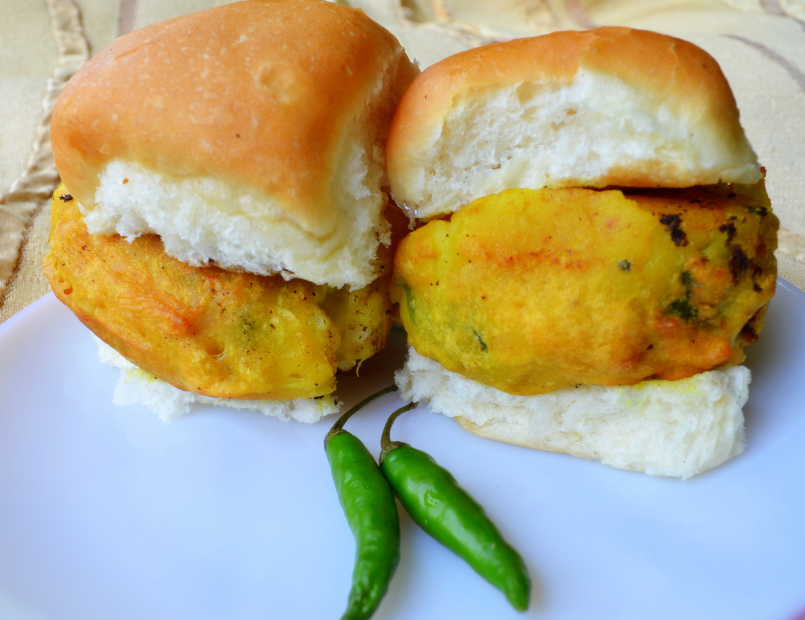 maharashtrian-vada-paav-recipe